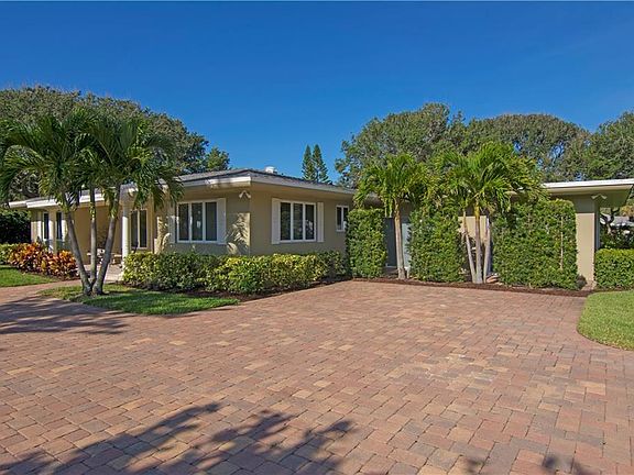 2nd image of 3815 Silver Palm Dr