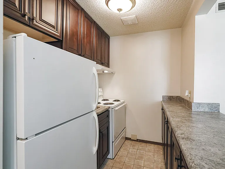 1327 D St #6 — Photo 4