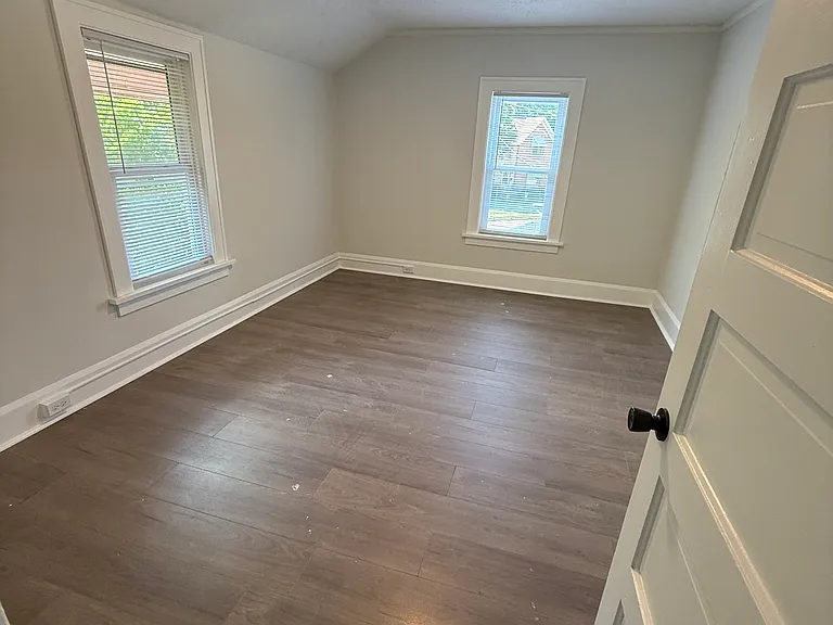 937 Ridge Ave — Photo 3