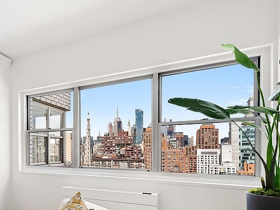 4th image of 70 E 10th St