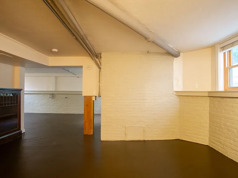 2266 NW Johnson St #4 — Photo 7