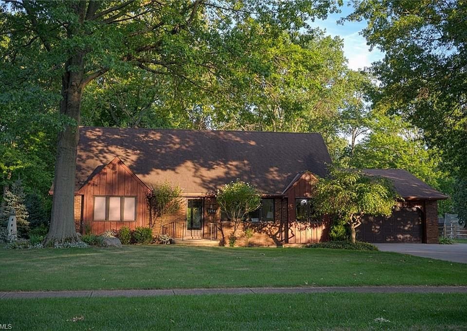 1st image of 32587 Greenwood Dr
