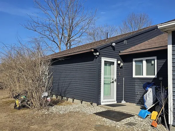 43 Tamarack Dr, Amherst, MA 01002