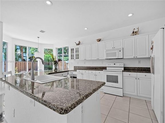 5th image of 7048 NW 107th Pl