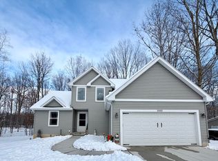 10015 Lakeside Dr, Perrinton, MI 48871