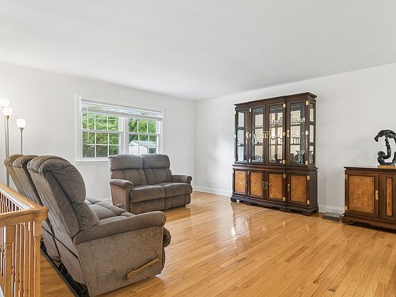 2nd image of 1120 Valley Stream Dr