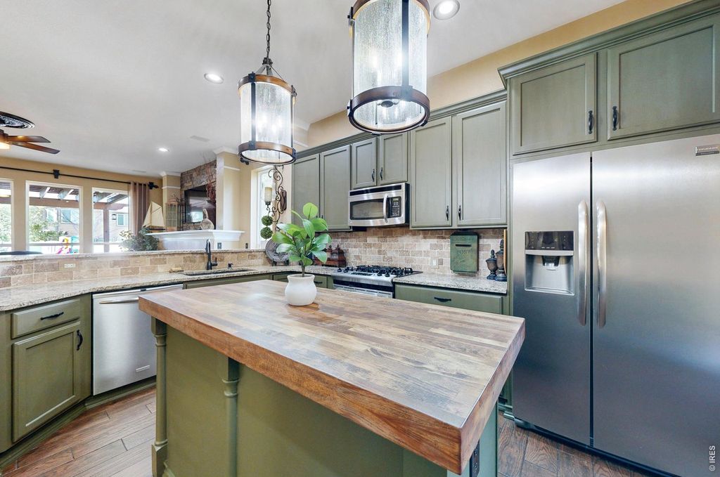 123 Whitney Ct