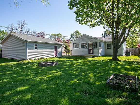 3rd image of 209 Briarwood Ln