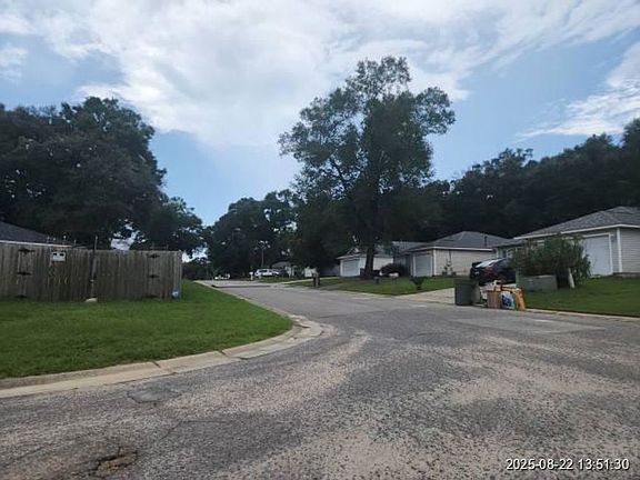 Exterior Neighborhood (street photo)