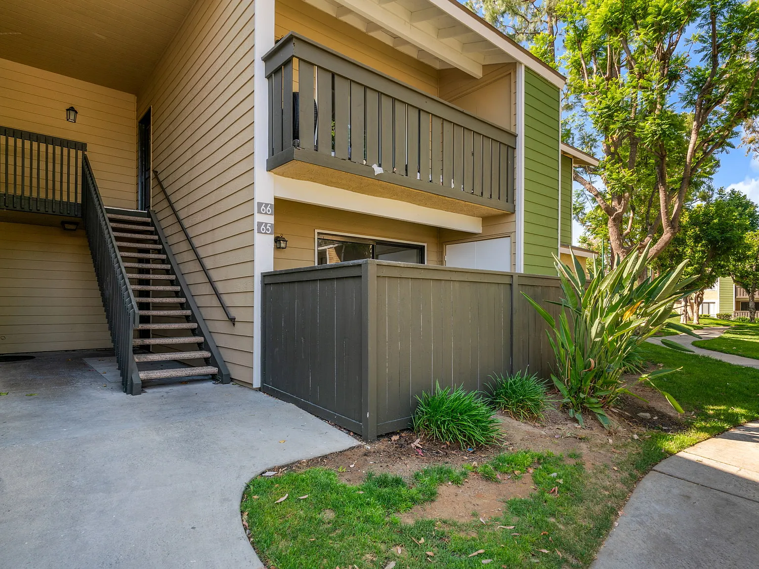2 bed, 915 sqft, $2,495 — Photo 3