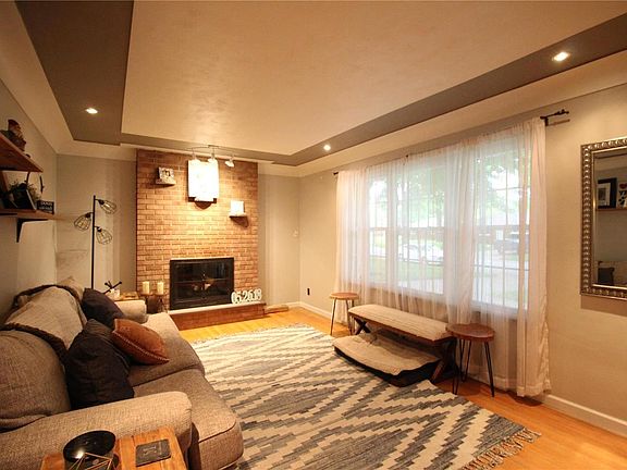 5th image of 2487 Waterman Ave
