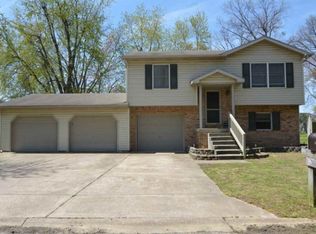 5699 Maple Ln, Newburgh, IN 47630