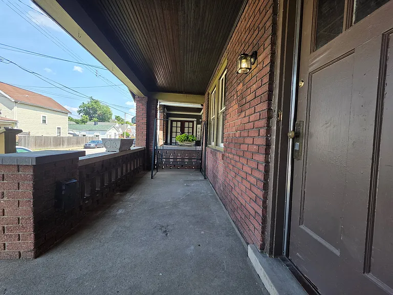 1624 Woodburn Ave — Photo 7