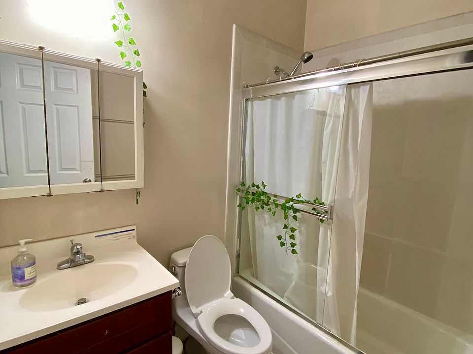 2nd image of 139 Bright St
