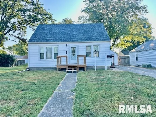 704 Hawley St, Taylorville, IL 62568