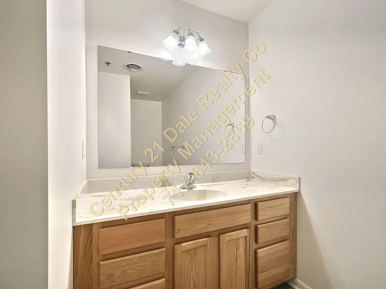 360 W Market St #B — Photo 13