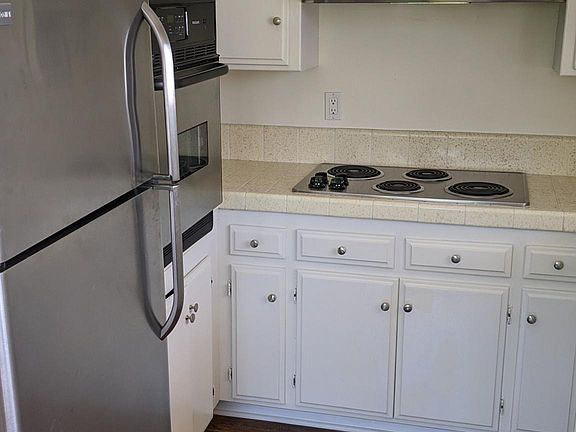 5th image of 1043 Pacific St #4