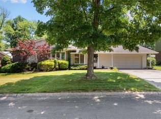 5313 Dover Dr, Godfrey, IL 62035