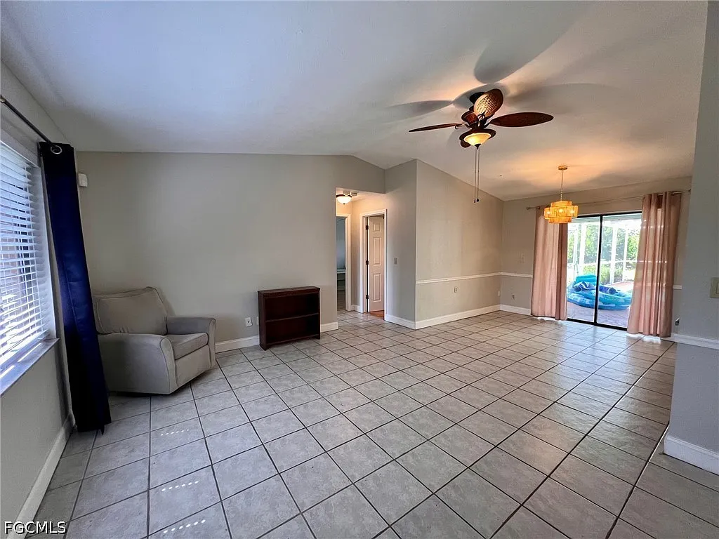 3 bed, 2.0 bath, 1105 sqft, $2,050 — Photo 3