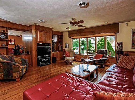 4th image of 15 Albert Dr