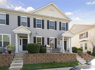 2171 Shamrock Pl, Chaska, MN 55318