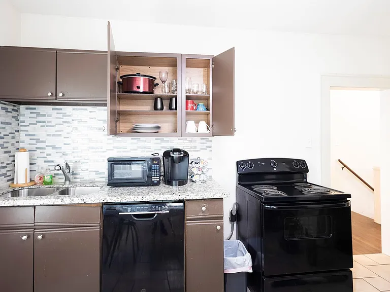 2509 Whitney St #B — Photo 8