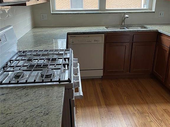 4th image of 900 Purdue Ave #2S