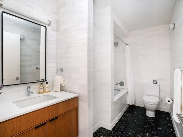 420 East 54th Street image 5 of 22