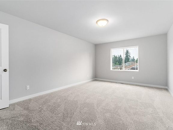5th image of 7842 Riverview Ct SE