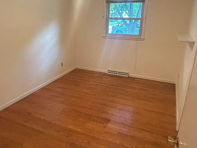 502 N Locust St — Photo 8