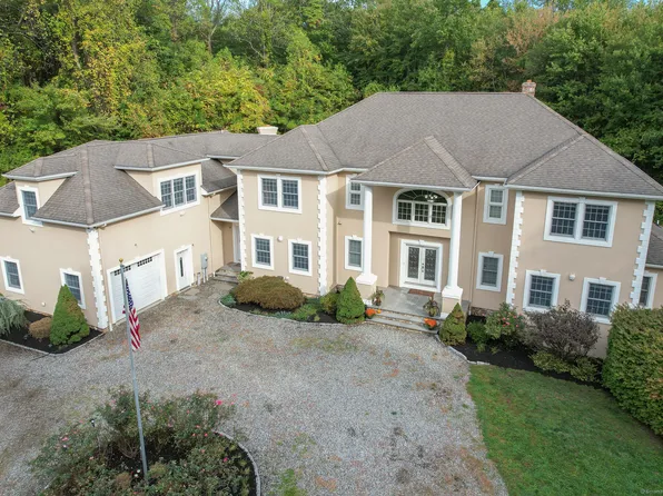 23 Hunters Way, Hamden, CT 06514