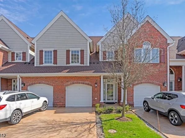 8 Schmidt Cir, Watchung Boro, NJ 07069