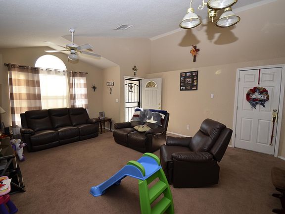 5th image of 11913 Oak Crossing Dr