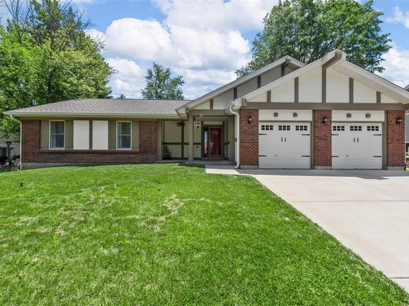 31 Picardy Dr, Lake Saint Louis, MO 63367