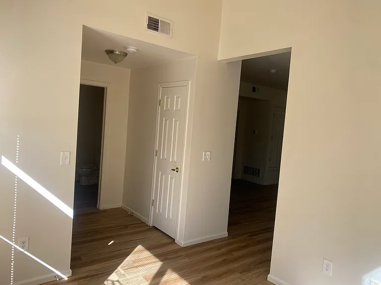 2541 S Bahama Cir #B — Photo 10