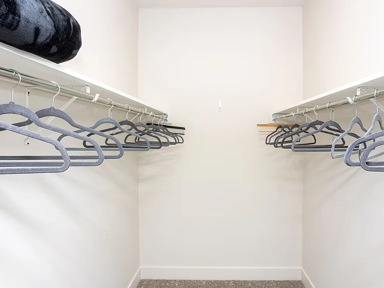 Winding Springs|Closet