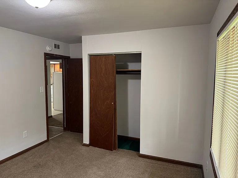 120 S Russell St — Photo 10