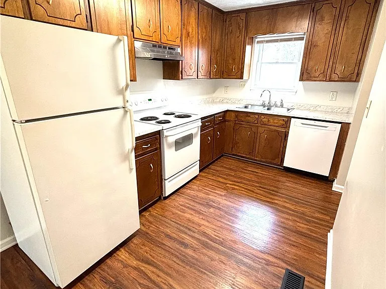 253 Sleepy Creek Dr — Photo 6