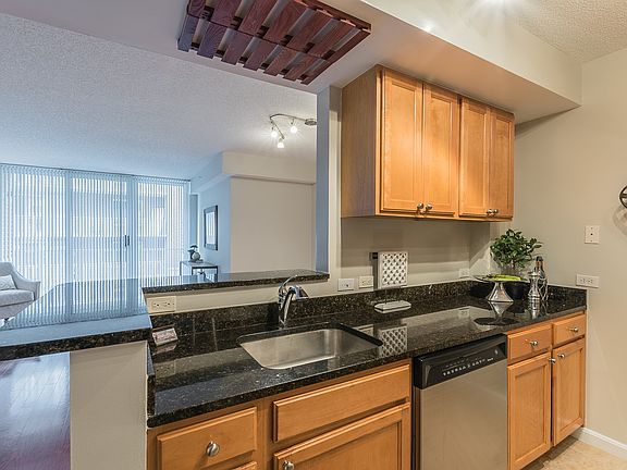 2nd image of 880 N Pollard St APT 506
