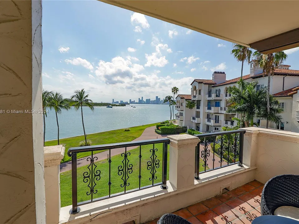 2235 Fisher Island Dr