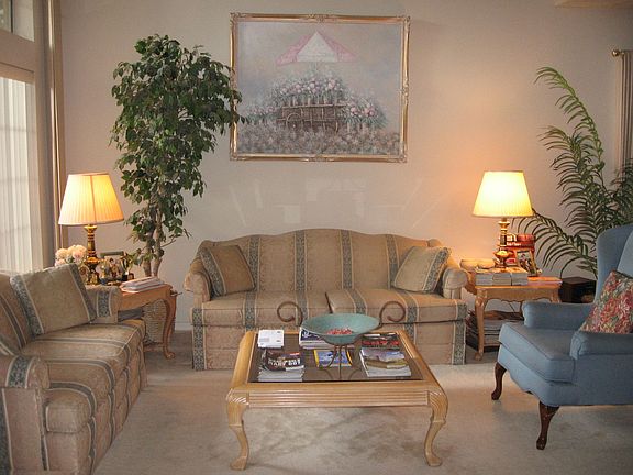 5th image of 179 Meadowland Dr