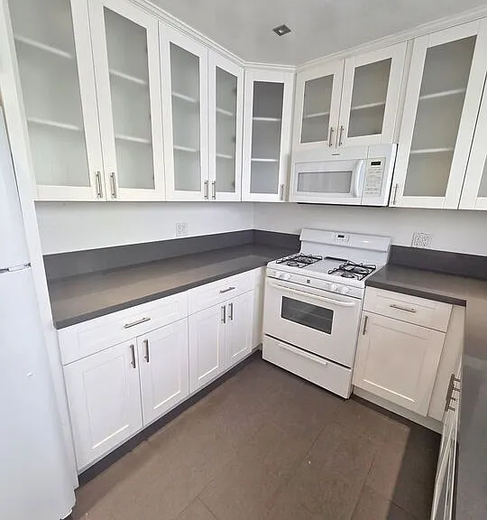 142 San Vicente Blvd #B — Photo 8