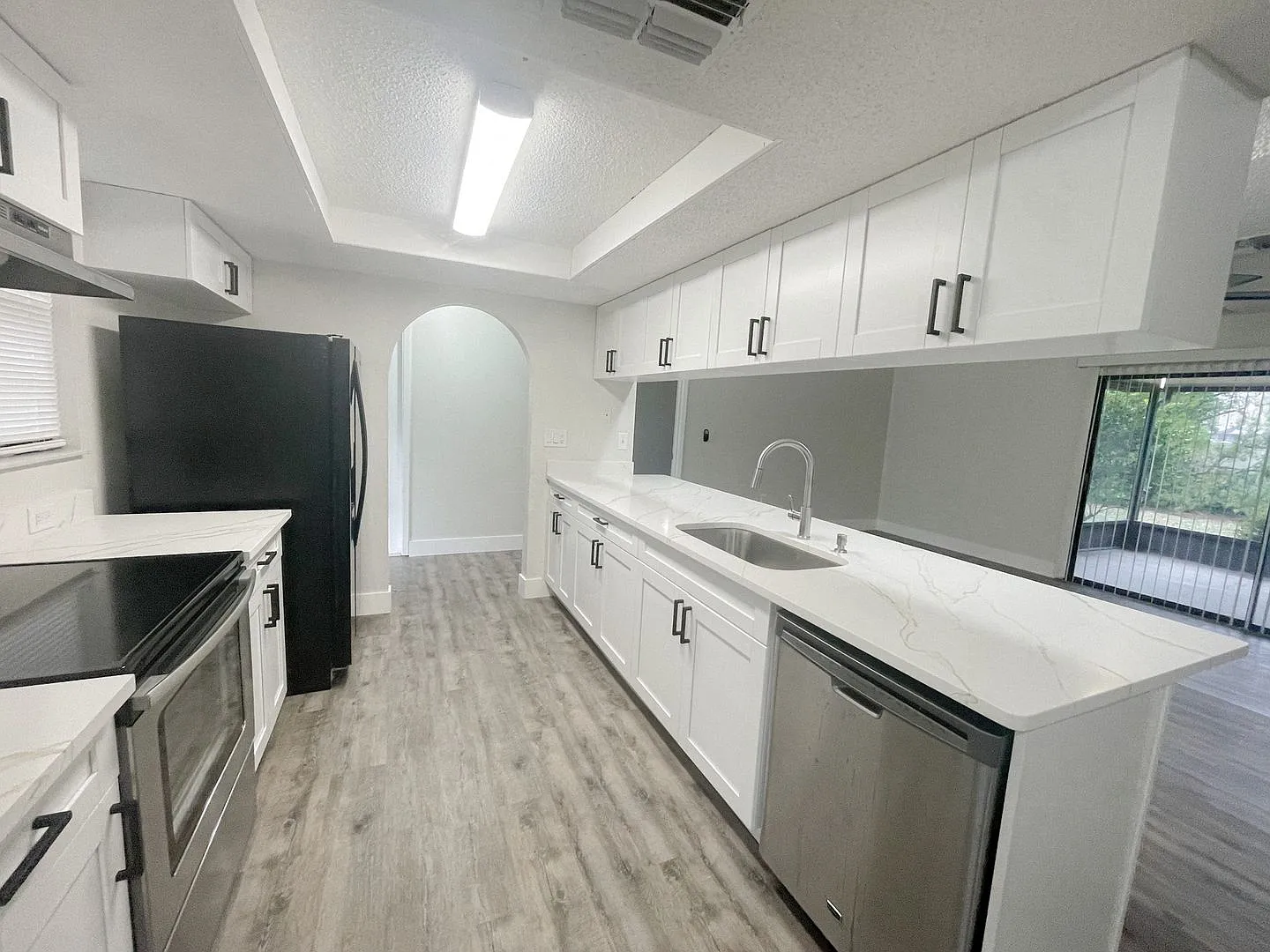 Beautifully updated 2/2, Available Now! — Photo 2
