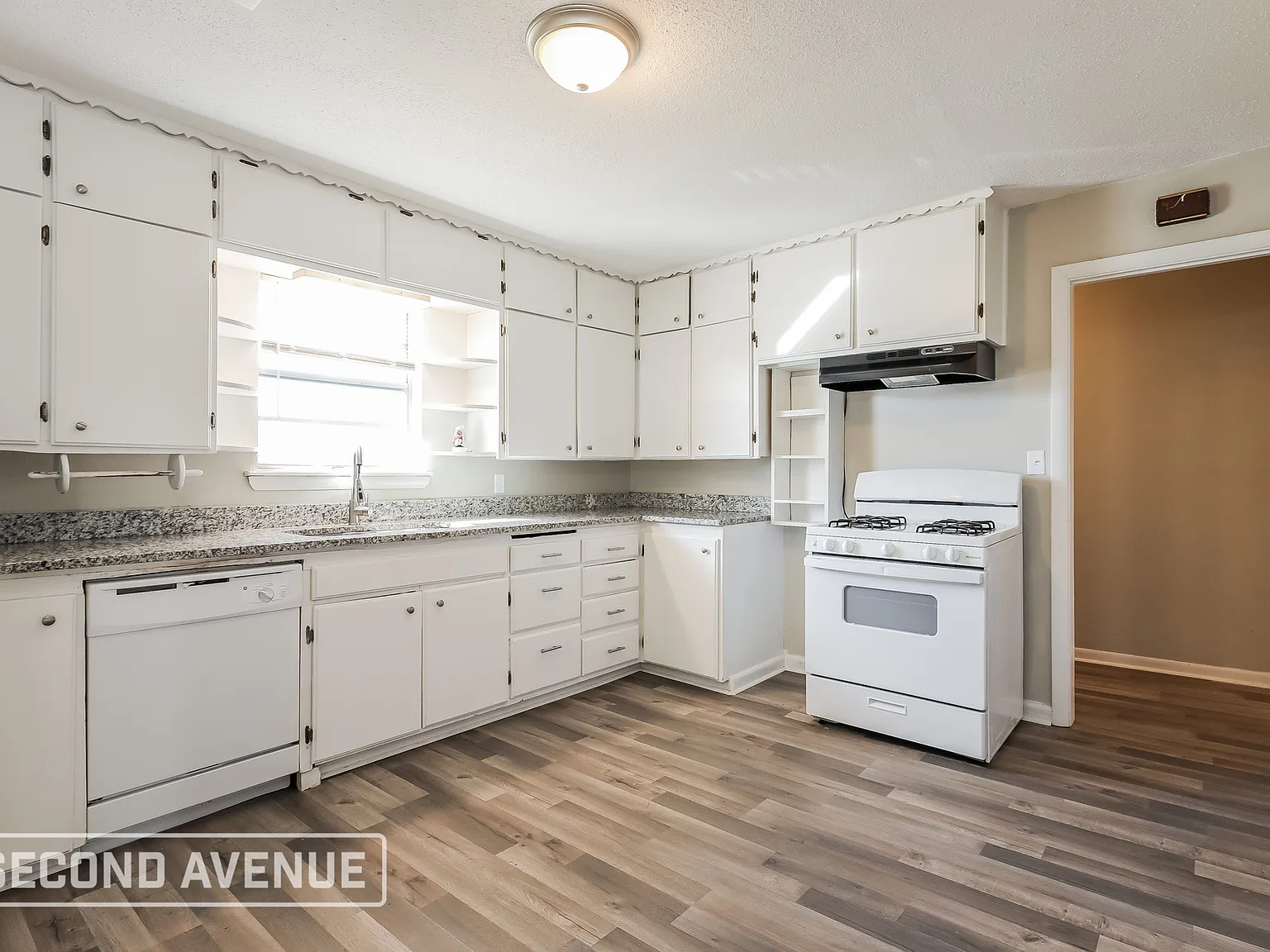 4 bed, 2.0 bath, 1608 sqft, $1,569 — Photo 2