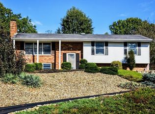 105 Fox Trot Dr, Mars, PA 16046