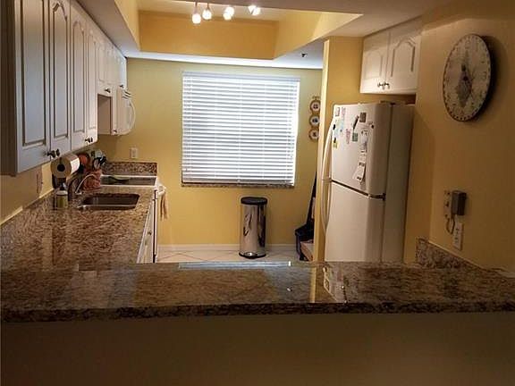 3rd image of 10121 Maddox Ln APT 102