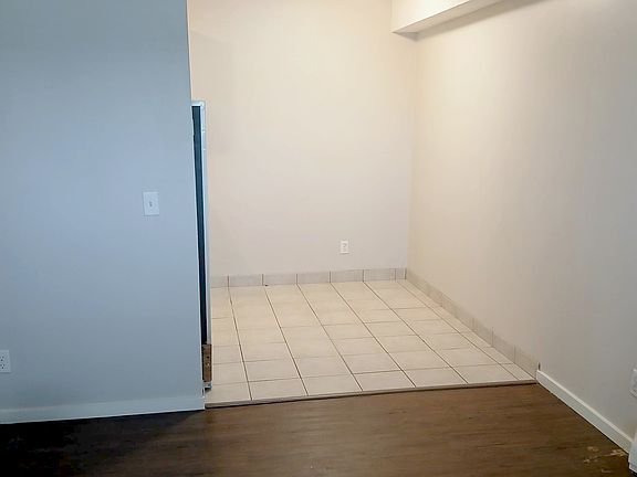 3rd image of 915 44th St SE