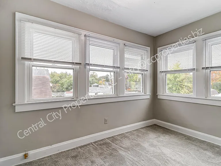 1267 Wilson Ave — Photo 12