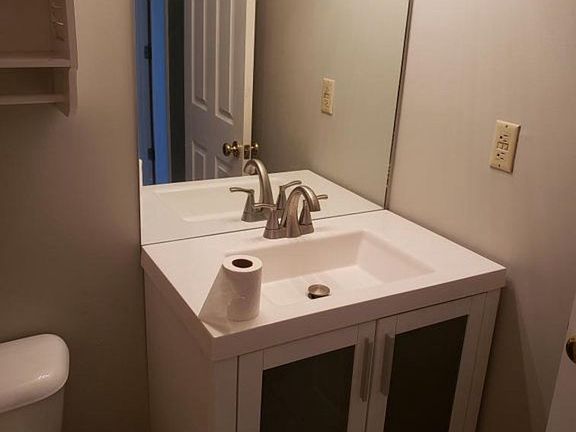 3rd image of 304 Magnolia Cir