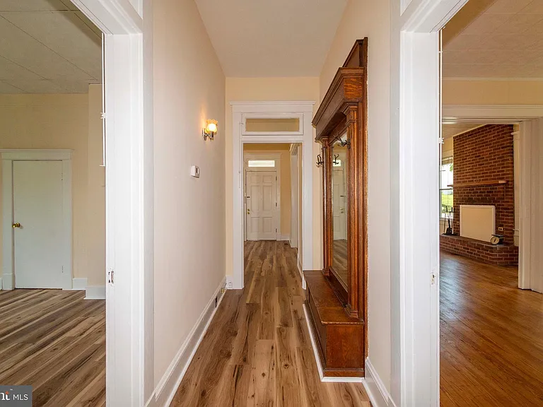 222 W Main St — Photo 33